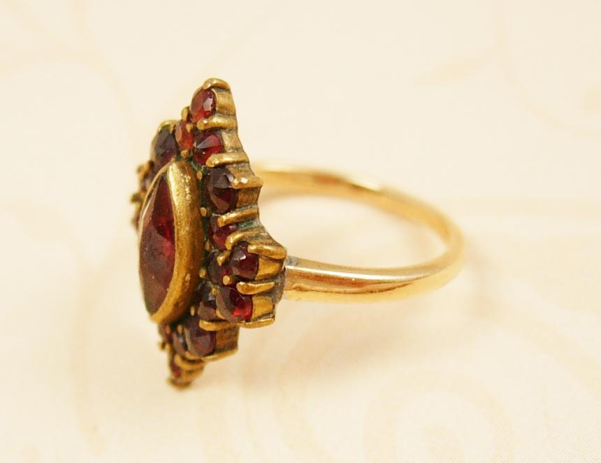 Antique 14kt GOld Bohemian Garnet Ring Marquise setting