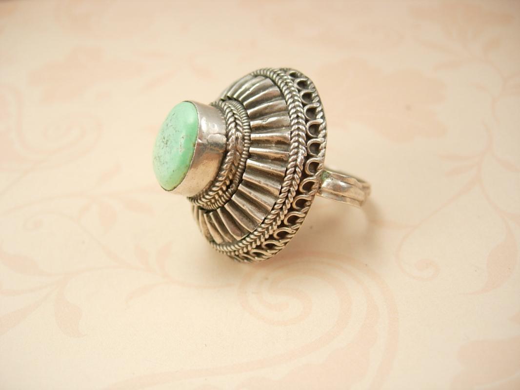 Vintage Sterling Bedouin Ring huge Turquoise Turkish setting Statement ring 20.4 grams