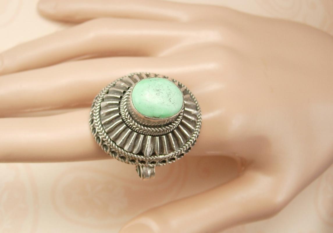 Vintage Sterling Bedouin Ring huge Turquoise Turkish setting Statement ring 20.4 grams