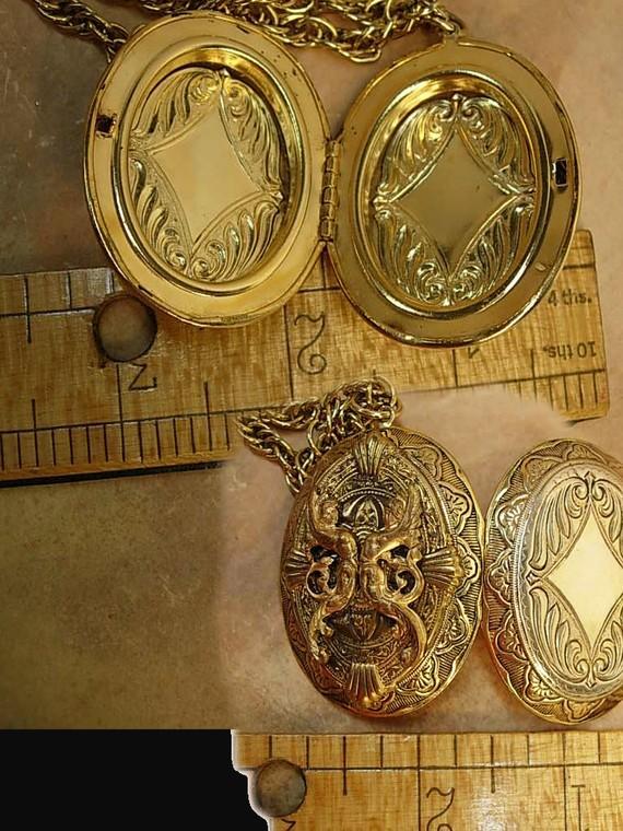 They came from the sea Mermaid Locket necklace with beautiful goddesses