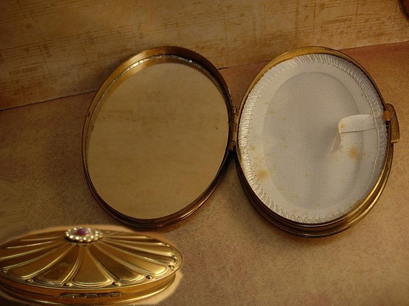 Vintage art deco Shell shape compact with rhinestones
