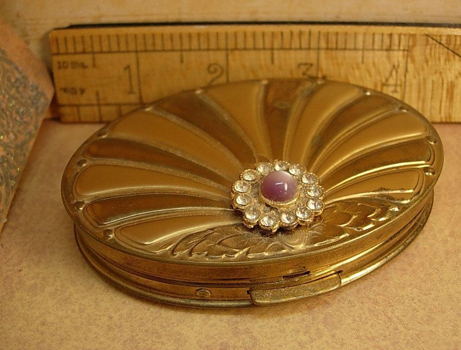 Vintage art deco Shell shape compact with rhinestones