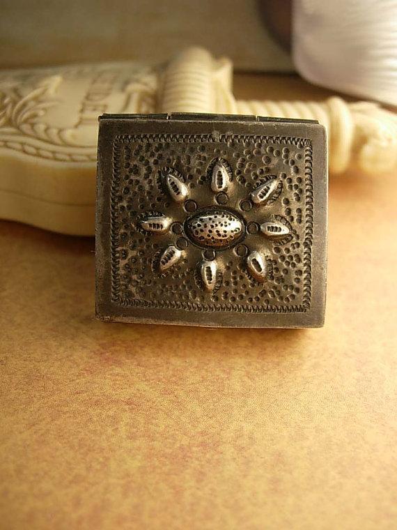 Antique sterling Stamp Box Arts and crafts repousse Hallmarked Sterling Mexico