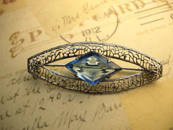 Antique Deco Filigree brooch faceted blue stone