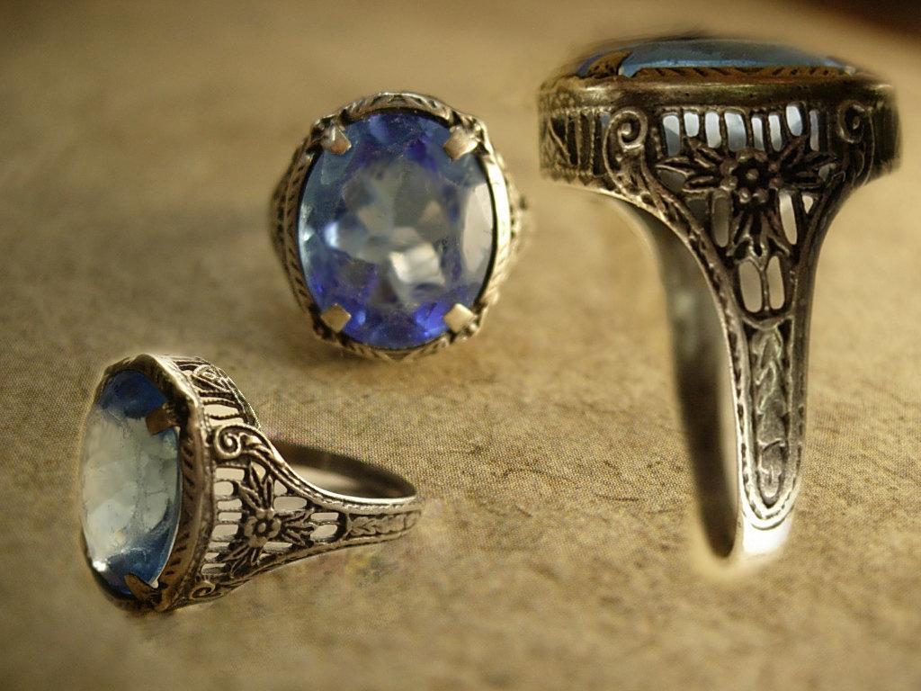 ANtique Sterling Deco filigree ring with blue stone
