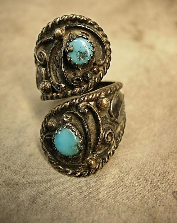 Vintage INdian sterling turquoise ring large setting with ornate etruscan work SIGNED