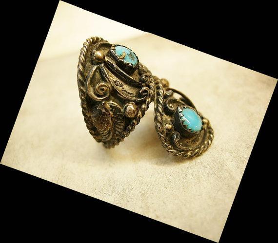 Vintage INdian sterling turquoise ring large setting with ornate etruscan work SIGNED