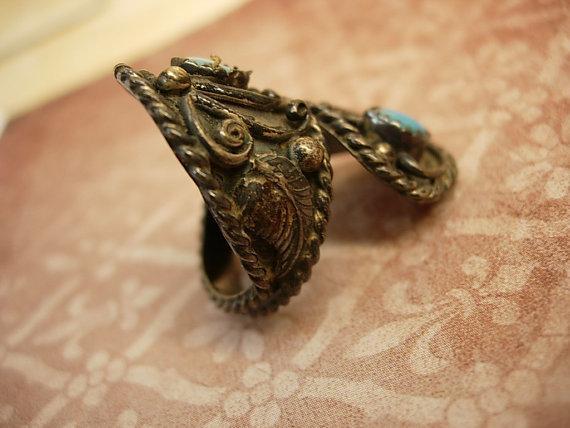 Vintage INdian sterling turquoise ring large setting with ornate etruscan work SIGNED