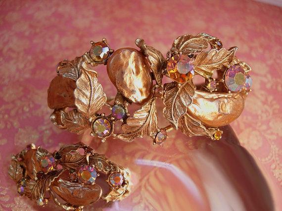 Vintage SIGNED Har Bracelet Big Baroque pearls and rhinestones clamper bangle