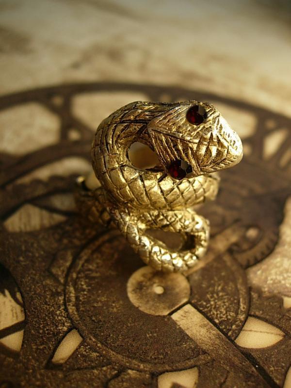VIntage Snake ring serpent with red eyes costume jewelry