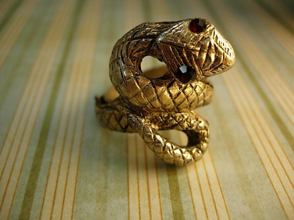 VIntage Snake ring serpent with red eyes costume jewelry