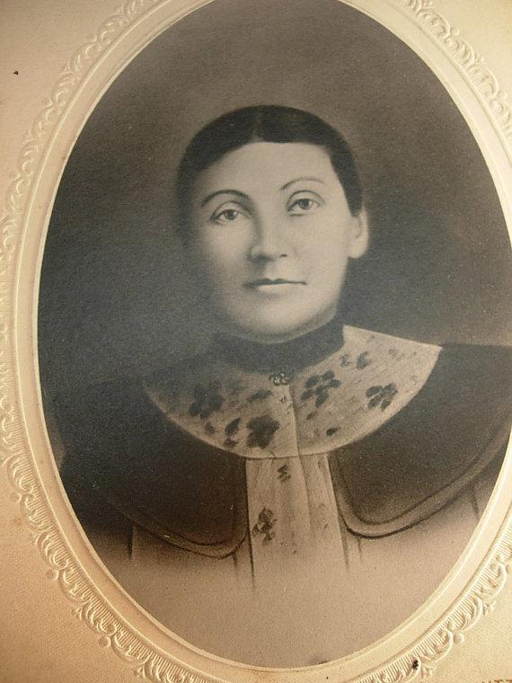 1800's antique photo Young woman with make up and brooch Folk art Flair cabinet card photo