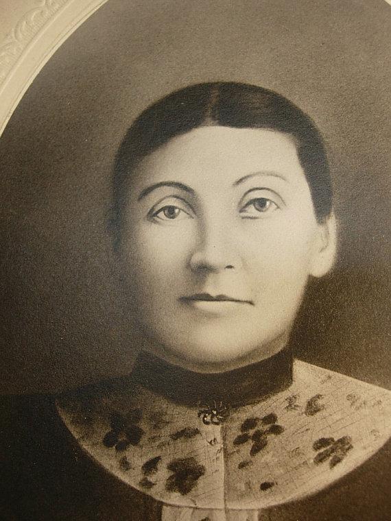 1800's antique photo Young woman with make up and brooch Folk art Flair cabinet card photo