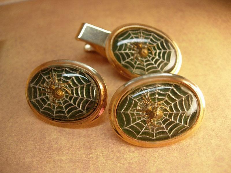 VIntage Spider Web Cufflinks with raised spiders Tie tack men's cufflink set