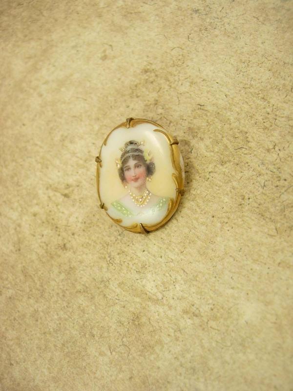 ANtique Portrait Queen with jewels Brooch hand painted cameo porcelain with gold