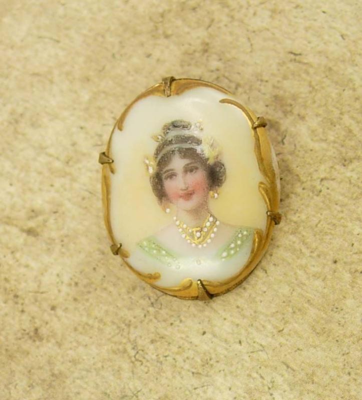 ANtique Portrait Queen with jewels Brooch hand painted cameo porcelain with gold