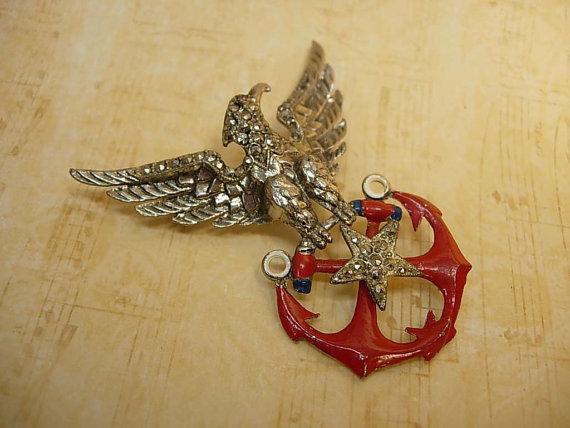 1940 vintage Eagle patriotic brooch with rhinestones and red enamel stars unsigned beauty
