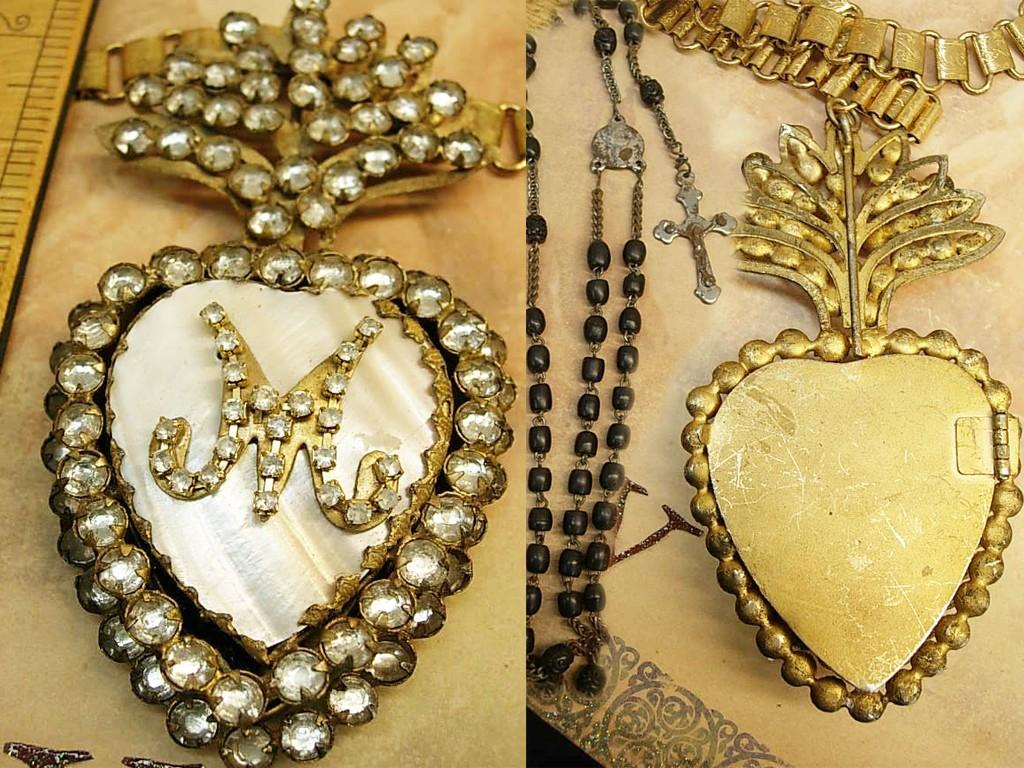Sacred heart necklace Paste Ex voto Locket rosary bookchain hidden reliquary compartment
