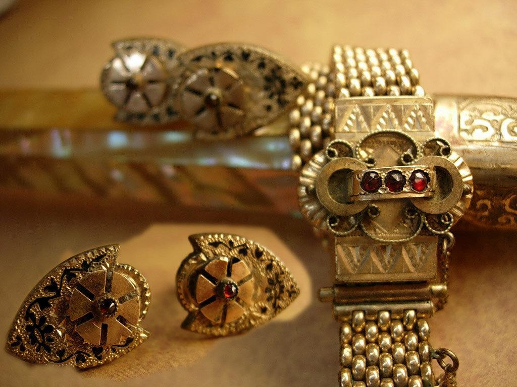 ANtique Victorian 10kt rose gold garnet slide bracelet and screw on garnet Earrings