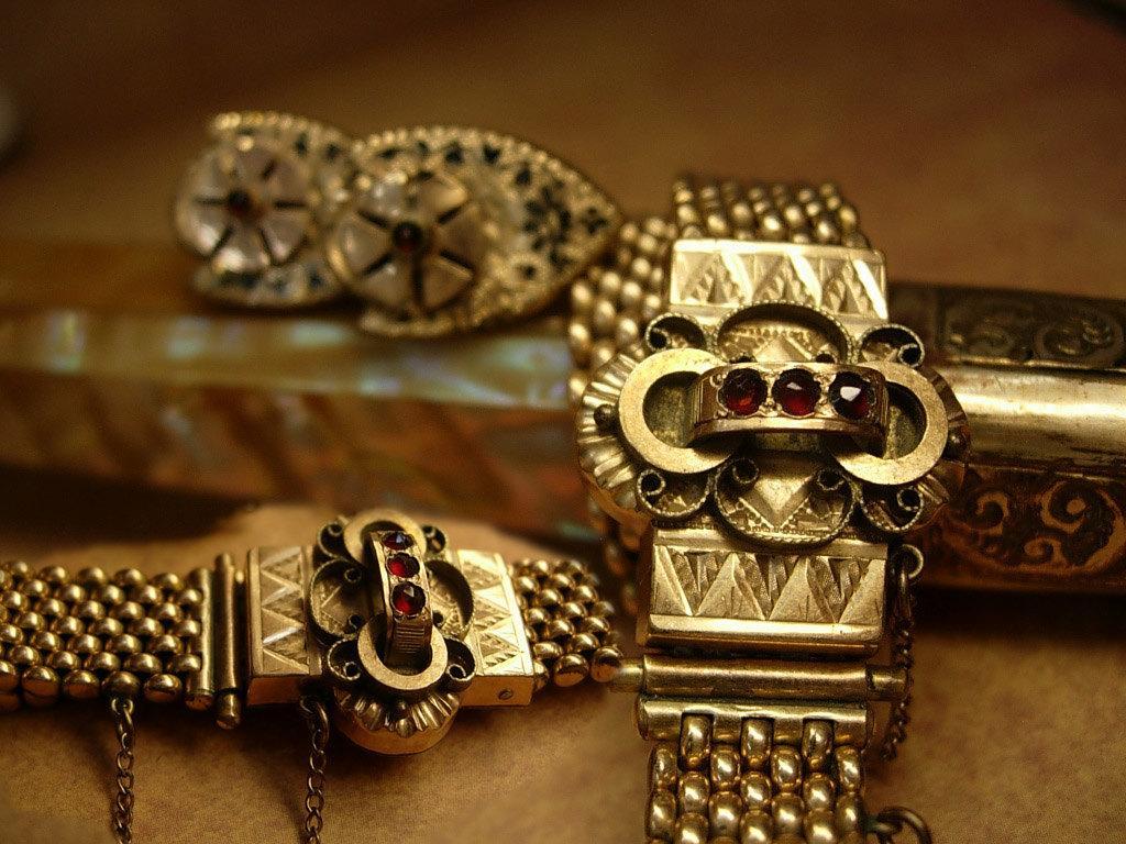 ANtique Victorian 10kt rose gold garnet slide bracelet and screw on garnet Earrings