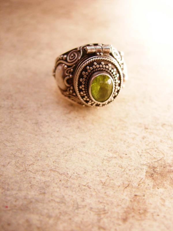 Vintage Sterling Peridot Poison Ring Cleopatras delight