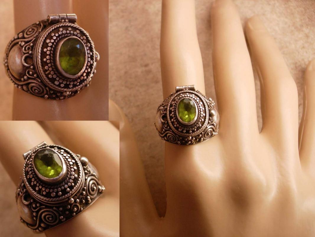 Vintage Sterling Peridot Poison Ring Cleopatras delight