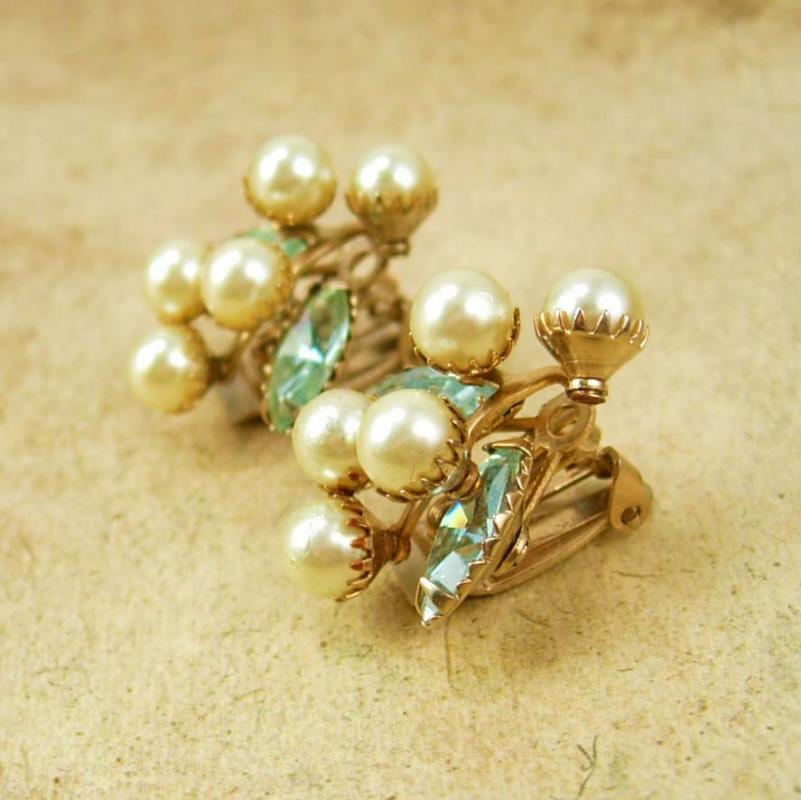 1940's Vintage Pearl Rhinestone cluster earrings clip on riveted settings purple rhinestone