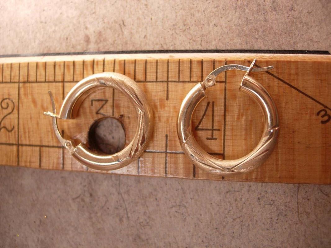 VIntage 14kt GOld fancy Hoop earrings 2.5grams