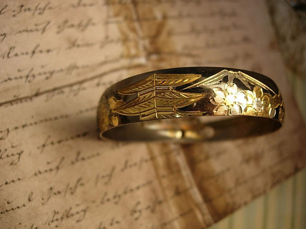 Antique Japanese bracelet Pagoda Mount Fuji and Cherry Blossom flower mixed metal buckle bangle