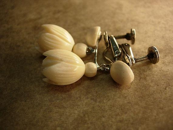 Vintage Ivory Pikake Hawaiian Earrings Jasmine flower Hawaiian PRincess