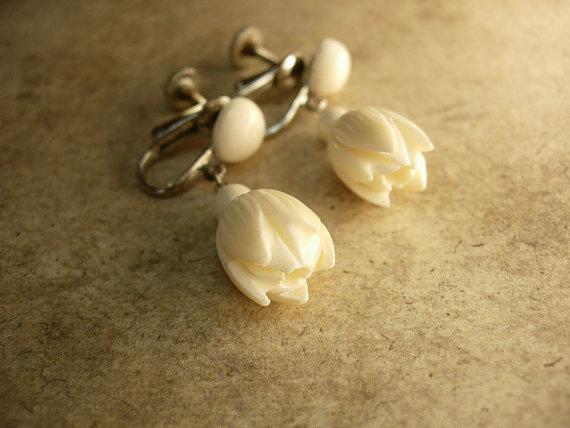 Vintage Ivory Pikake Hawaiian Earrings Jasmine flower Hawaiian PRincess