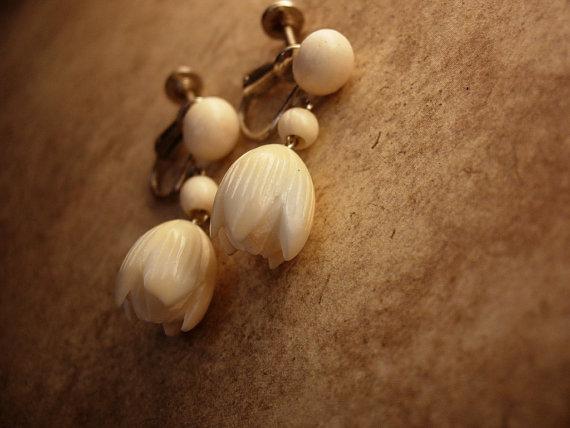 Vintage Ivory Pikake Hawaiian Earrings Jasmine flower Hawaiian PRincess