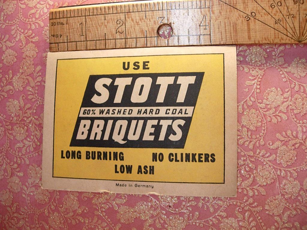 1930s Advertising Needlecase Stott Briquets Needlebook COMPLETE with all original needles