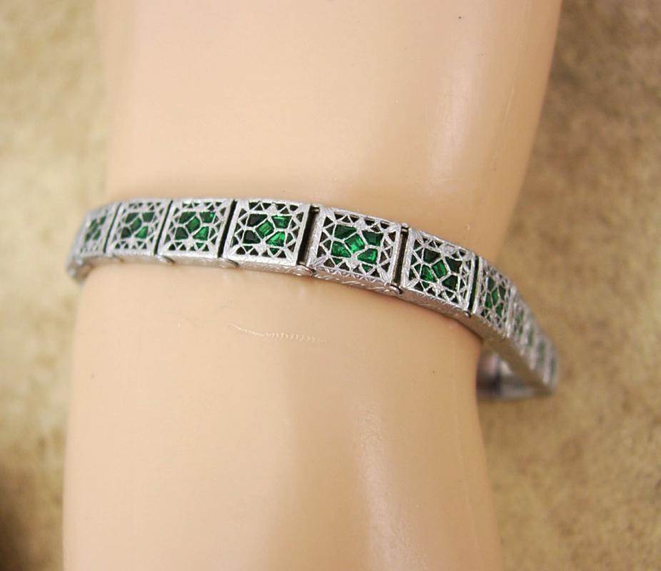 Vintage ART DECO FILIGREE Bracelet 85 green glass Stones GRILL work hinged bracelet