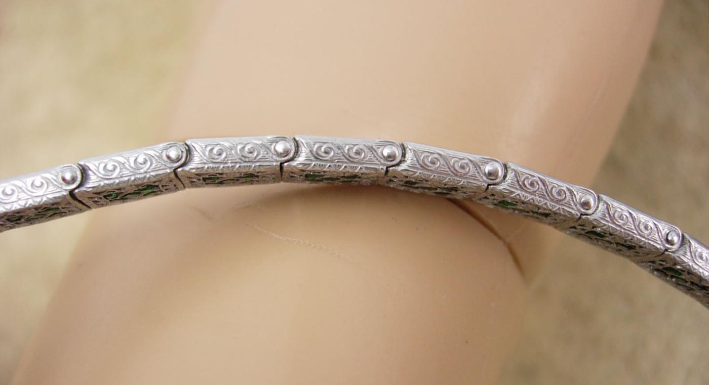 Vintage ART DECO FILIGREE Bracelet 85 green glass Stones GRILL work hinged bracelet