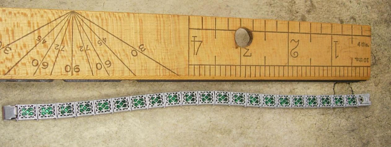 Vintage ART DECO FILIGREE Bracelet 85 green glass Stones GRILL work hinged bracelet