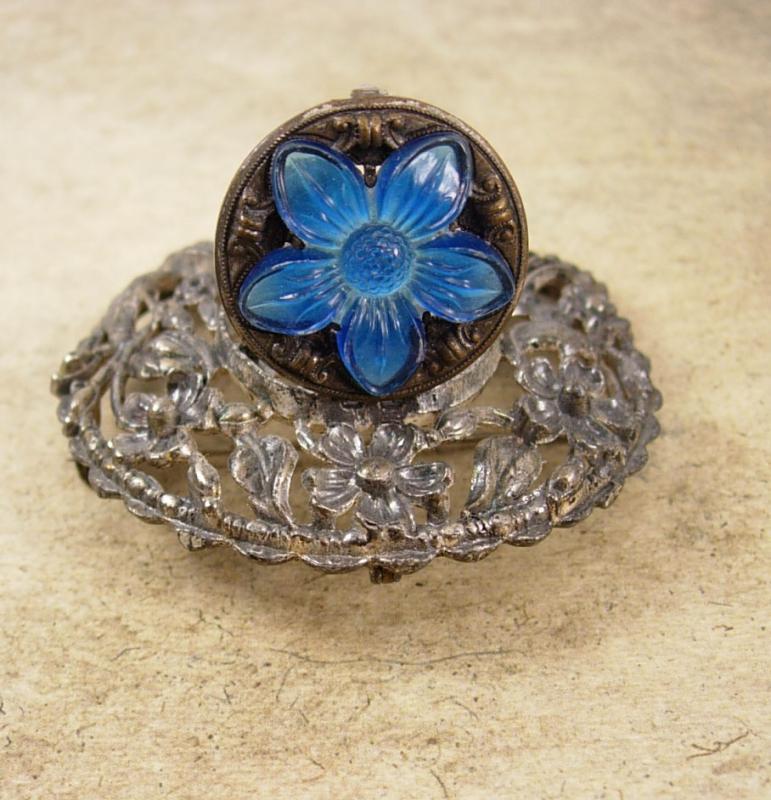 Vintage Rare Victorian Vinaigrette brooch Scent PErfume locket pendant