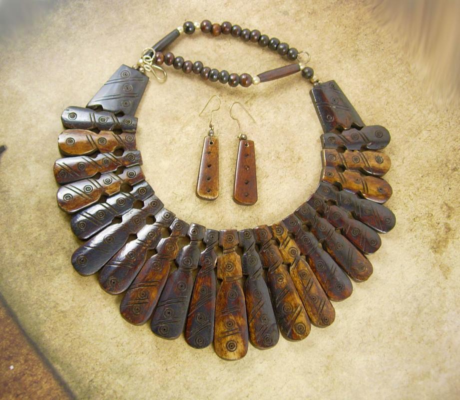 Vintage PRIMITIVE carved NEcklace HUGE BIB collar & Earrings