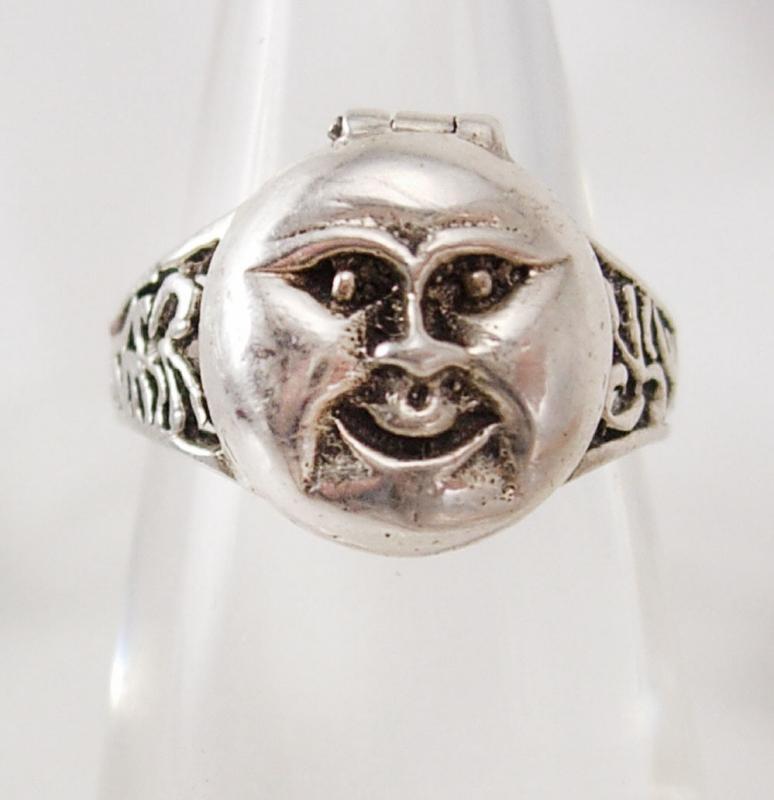 Vintage sterling Man in the MOON Poison Ring Mystical hidden treasure box size 7 1/2