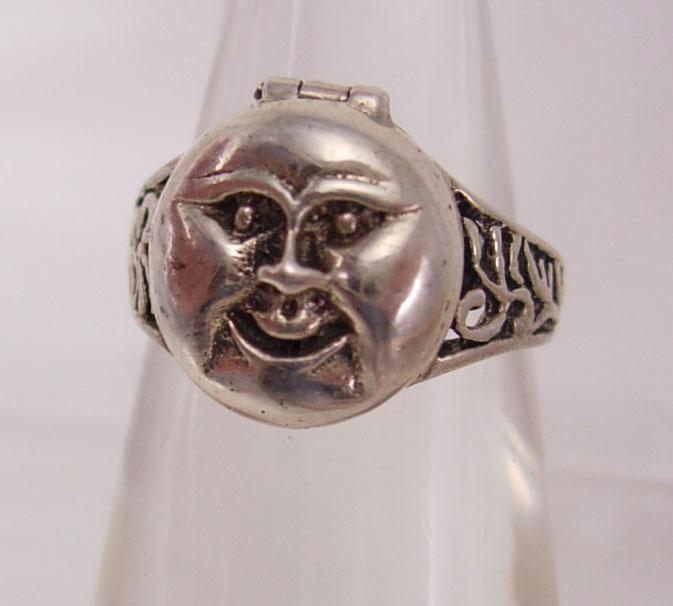 Vintage sterling Man in the MOON Poison Ring Mystical hidden treasure box size 7 1/2