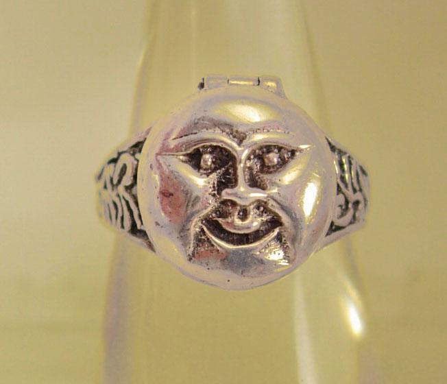 Vintage sterling Man in the MOON Poison Ring Mystical hidden treasure box size 7 1/2