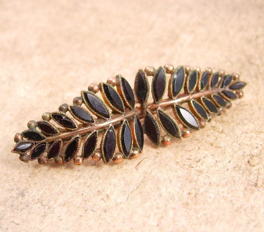 ANtique Victorian Brooch HAnd set black MOURNING petit feather design