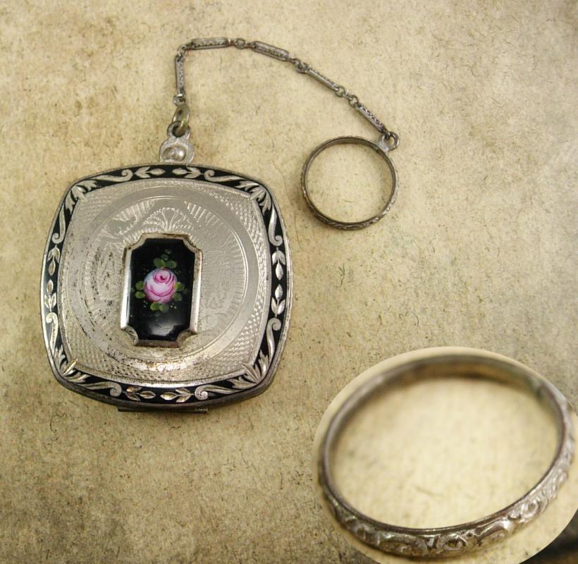 VIntage DEco enamel Finger ring Wrist compact