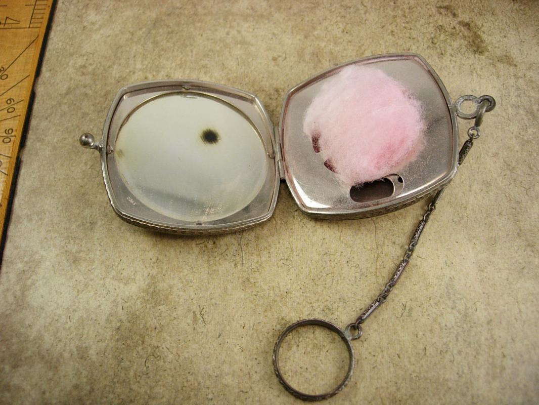 VIntage DEco enamel Finger ring Wrist compact