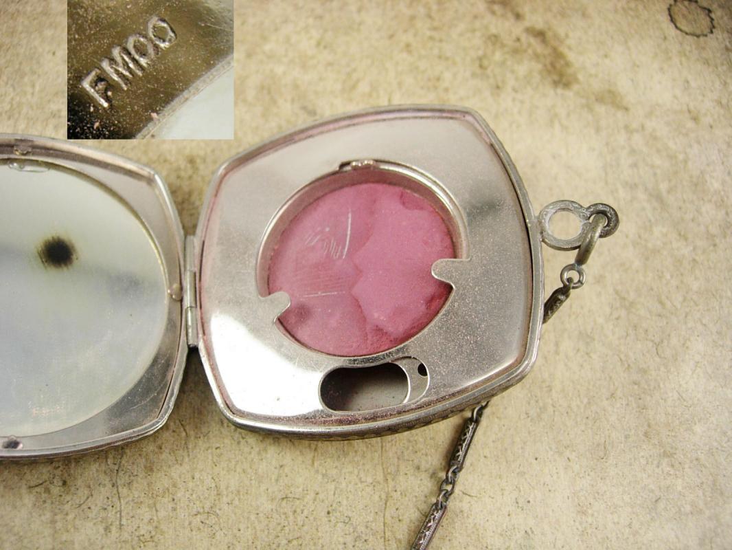 VIntage DEco enamel Finger ring Wrist compact