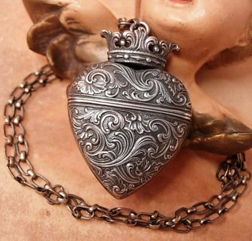 ANtique 1900's Sacred Heart Vinaigrette locket necklace sterling with crown Victorian