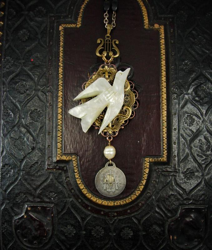 Victorian Sacred Dove Rosary Necklace Saint esprit HolyBlessed Mother medal