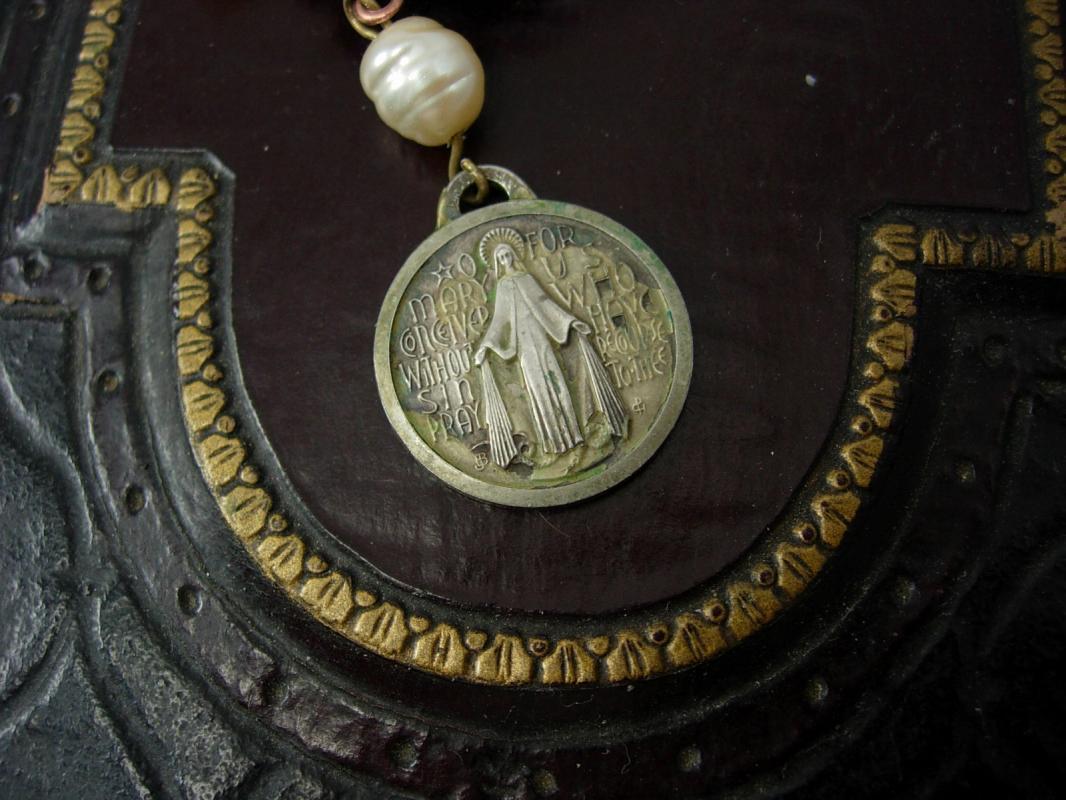 Victorian Sacred Dove Rosary Necklace Saint esprit HolyBlessed Mother medal