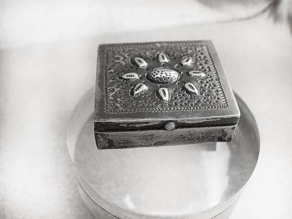 Antique sterling Stamp Box Arts and crafts repousse Hallmarked Sterling Mexico