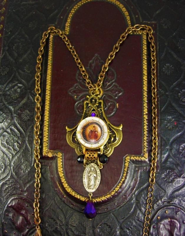 VIntage Infant of Prague Icon watch miniature sacred heart necklace
